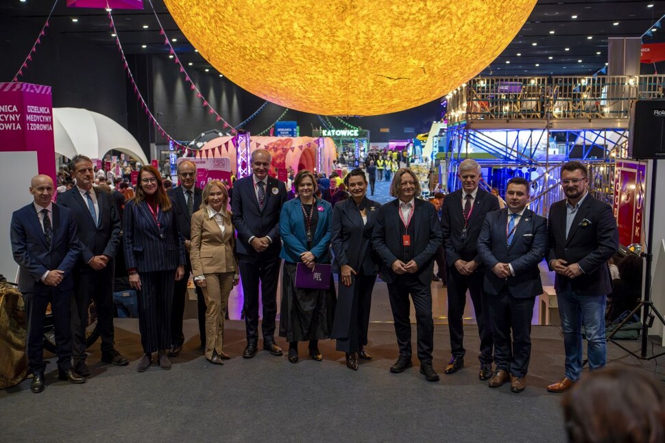 zdjęcie grupowe uczestników spotkania