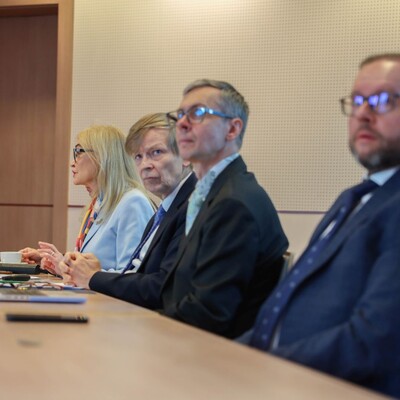 zdjęcie wykonane podczas wizyty oceniającej proces odnowienia wyróżnienia HR Excellence in Research (HRS4R)