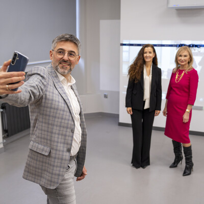 zdjęcie wykonane podczas odsłonięcia teleportera 