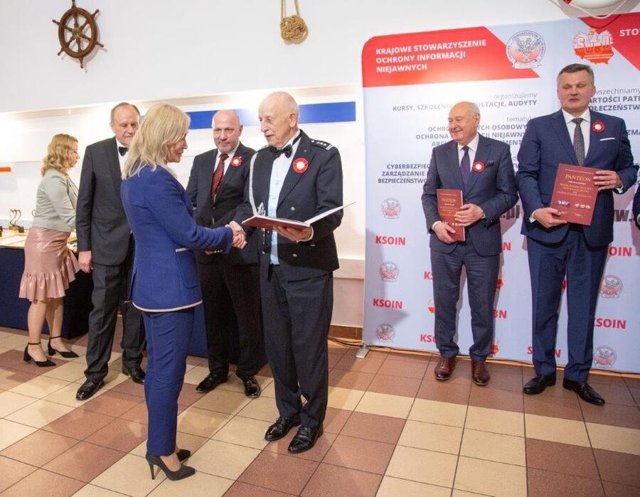 JM Rektor otrzymująca panteon