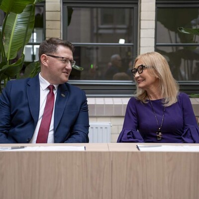 zdjęcie wykonane podczas podpisania