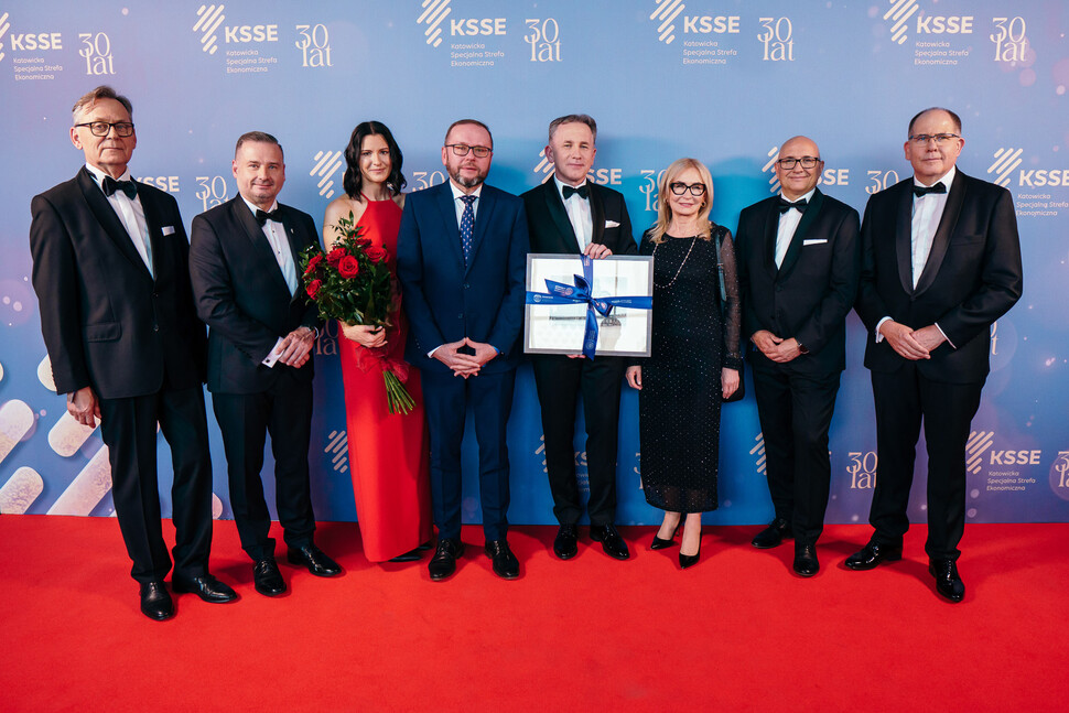 zdjęcie władz uczelni z przedstawicielami ksse