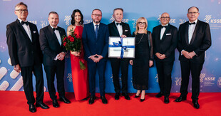 zdjęcie władz uczelni z przedstawicielami ksse