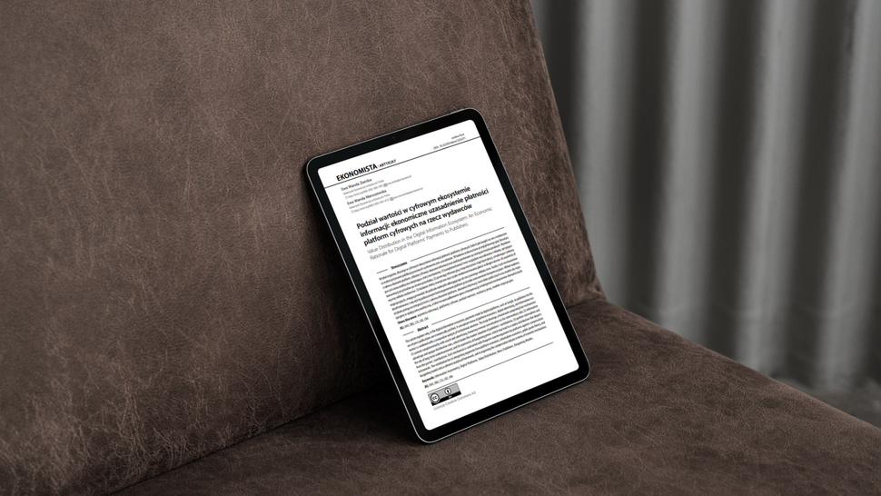 tablet wyświetlający pierwszą stronę artykułu