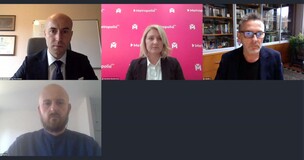 zrzut ekranu z panelu dyskusyjnego  "Transformacja miast"