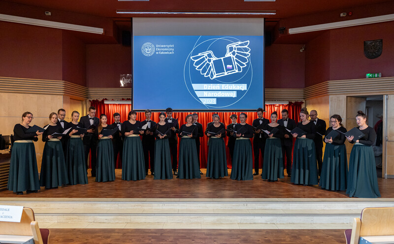 chór UE Katowice podczas uroczystości