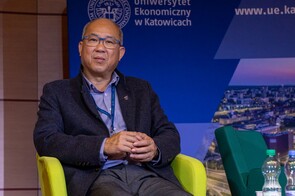 Zdjęcie przedstawia Prof. Kim Fam