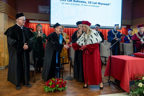 zdjęcie wykonane podczas nadania tytułu DHC