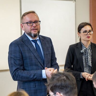 dr hab. Robert Wolny wraz z dr hab. Julią Włodarczyk, prof. UE