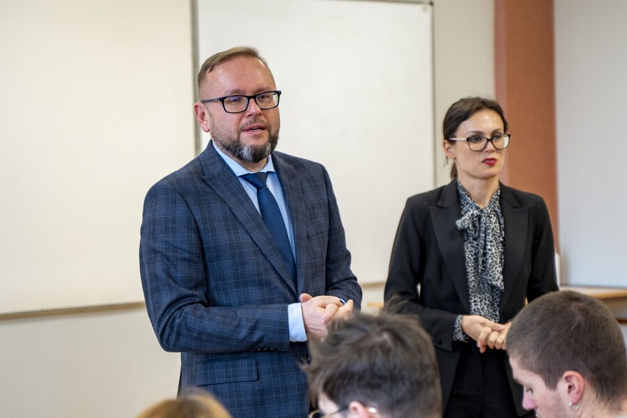 dr hab. Robert Wolny wraz z dr hab. Julią Włodarczyk, prof. UE