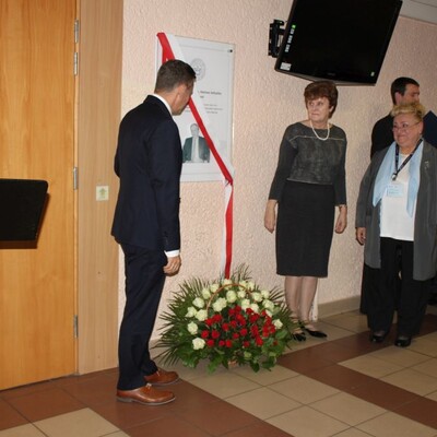 Uroczyste odsłonięcie tablicy poświęconej prof. Marianowi Sołtysikowi