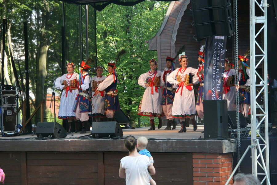 Występ Zespołu Pieśni i Tańca "Silesianie" na Giszowcu