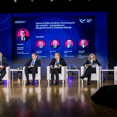 zdjęcie grupowe panelistów spotkania