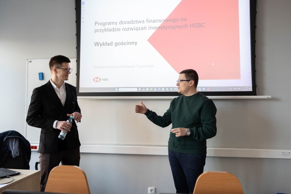 jeden z prelegentów oraz dr Łukasz Szewczyk