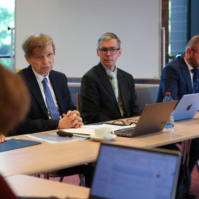 zdjęcie wykonane podczas wizyty oceniającej proces odnowienia wyróżnienia HR Excellence in Research (HRS4R)