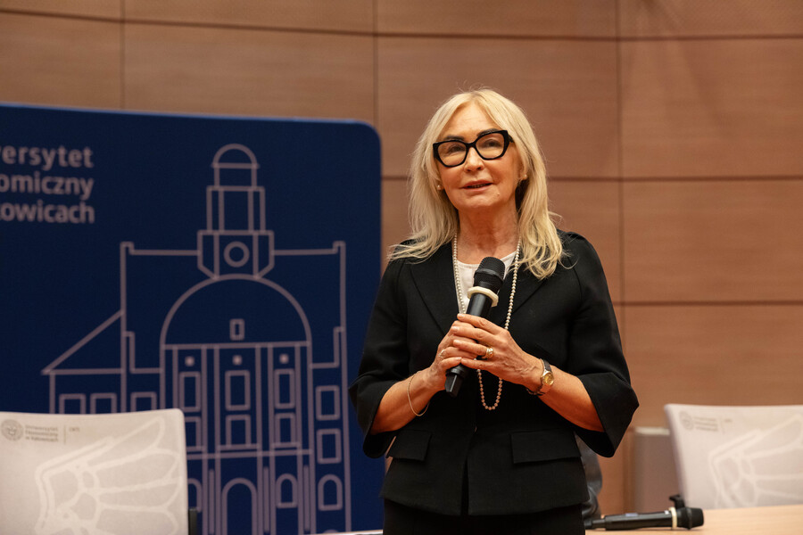 JM Rektor prof. Olszak otwierająca wykład
