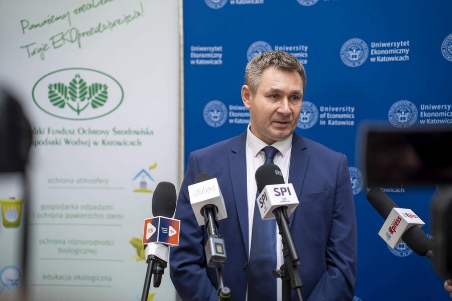 zdjęcie wykonane podczas podpisania