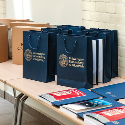 Wręczenie nagród w konkursie z okazji Światowego Dnia Praw Konsumenta [zdjęcie]