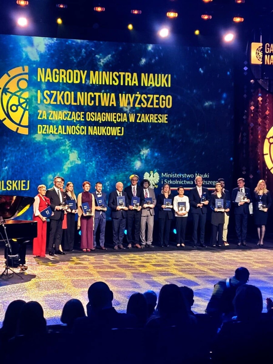 zdjęcie grupowe laureatów 
