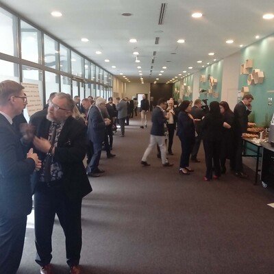 uczestnicy konferencji podczas przerwy, networking