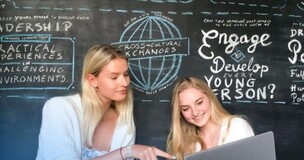 Obrazek przedstawia plakat AIESEC