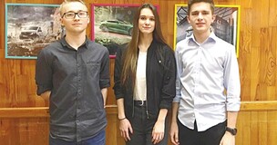 Zdjęcie przedstawia trójkę laureatów konkursu.