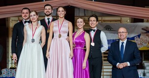 trzy pary na podium