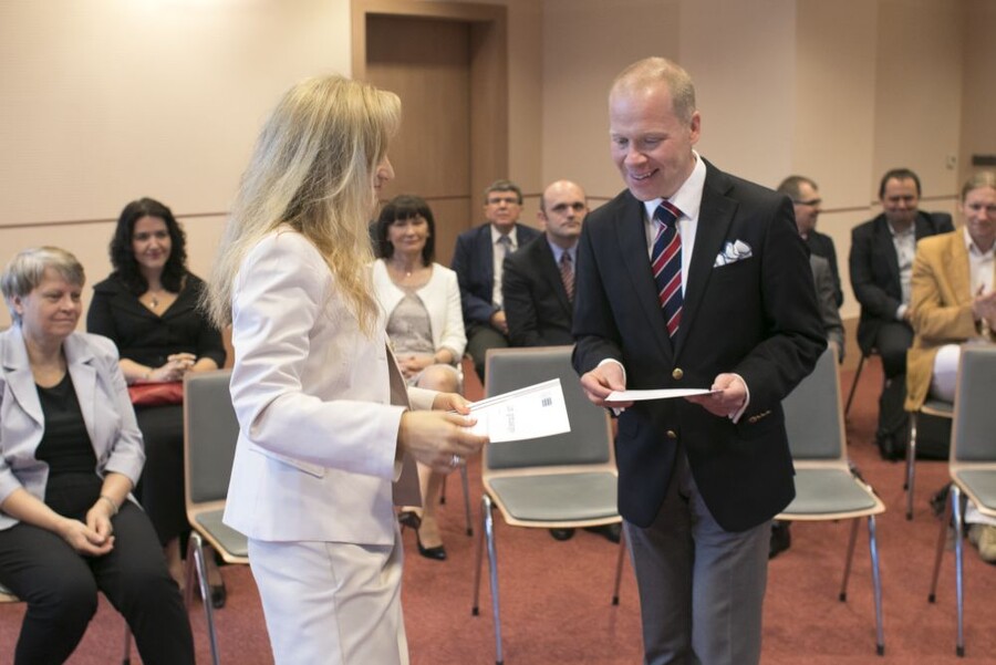 Wręczenie listów gratulacyjnych nauczycielom akademickim