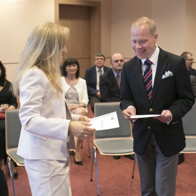 Wręczenie listów gratulacyjnych nauczycielom akademickim