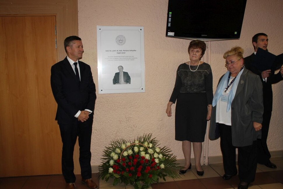 Uroczyste odsłonięcie tablicy poświęconej prof. Marianowi Sołtysikowi