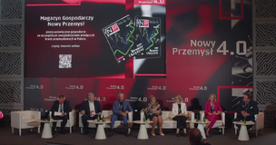 prelegenci na scenie