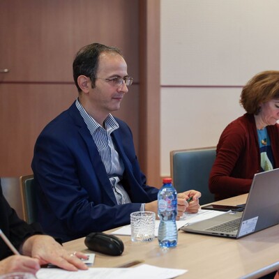 zdjęcie wykonane podczas wizyty oceniającej proces odnowienia wyróżnienia HR Excellence in Research (HRS4R)
