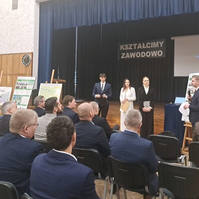 Studenci Uniwersytetu Ekonomicznego w Katowicach podczas prezentacji swoich prac