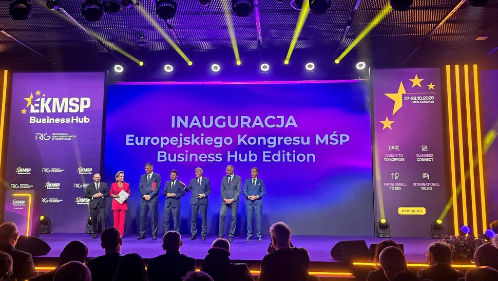 zdjęcie grupowe współgospodarzy wydarzenia