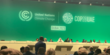 Zdjęcie z konferencji z nazwą wydarzenia na rzutniku