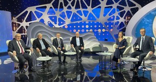 zdjęcie ekspertów w studiu telewizyjnym