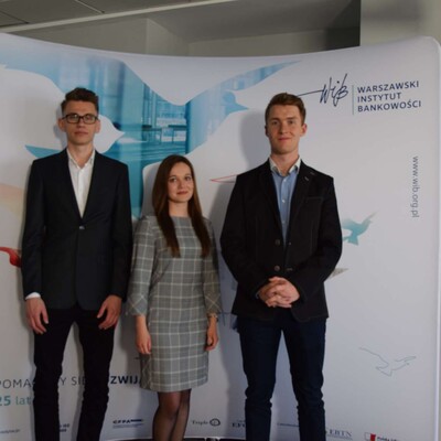 Studenci na konkursie FINSIM