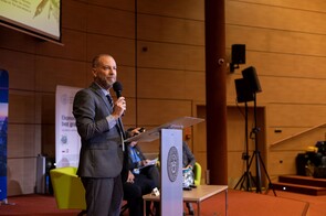 Zdjęcie przedstawia prelegenta z drugiego dnia wydarzenia