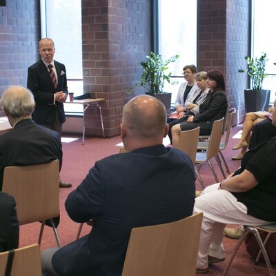 Wręczenie listów gratulacyjnych nauczycielom akademickim