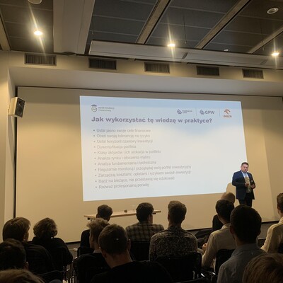 zdjęcie w trakcie trwania wykładu