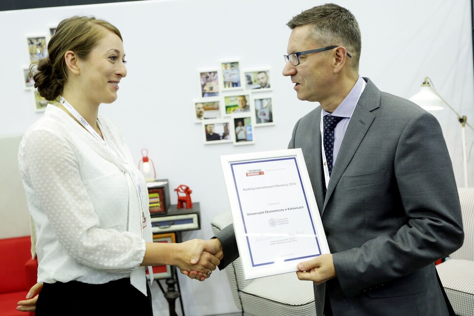 Studenci UE Katowice zwyciężają w Rankingu Uczelni Internetowych Rewolucji