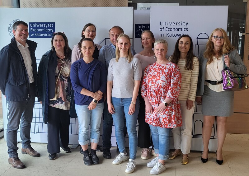 uczestnicy Międzynarodowego seminarium badawczego