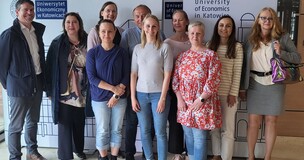 uczestnicy Międzynarodowego seminarium badawczego