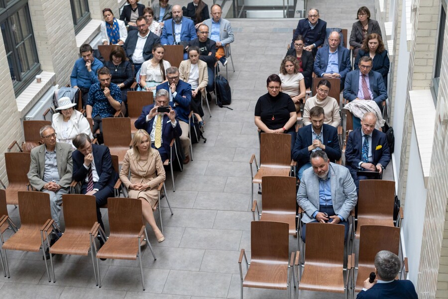 Patio z publicznością, zdjęcie z góry