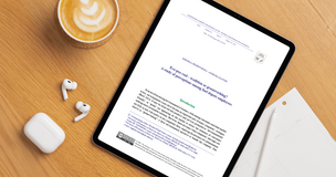 tablet wyświetlający pierwszą stronę artykułu