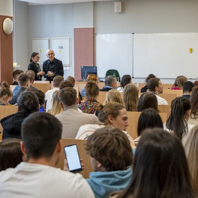 sala pełna studentów
