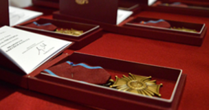 Odznaczenia państwowe i tytuły profesorów honorowych
