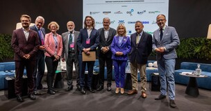 zdjęcie grupowe uczestników debaty