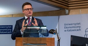 Polish Marshal speaking at a lectern during the university’s official academic year opening.