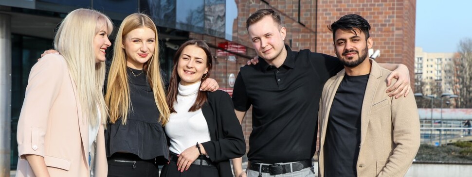 grupa studentów międzynarodowych